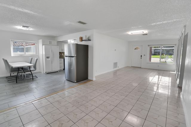 2233 NW 3RD Avenue, Boca Raton, FL 33431