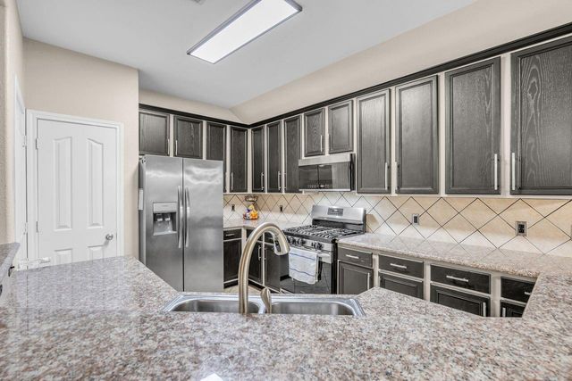 657 26th Avenue N, Texas City, TX 77590