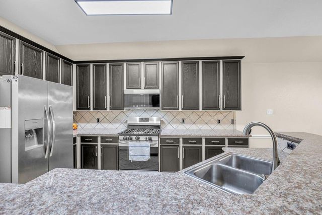 657 26th Avenue N, Texas City, TX 77590
