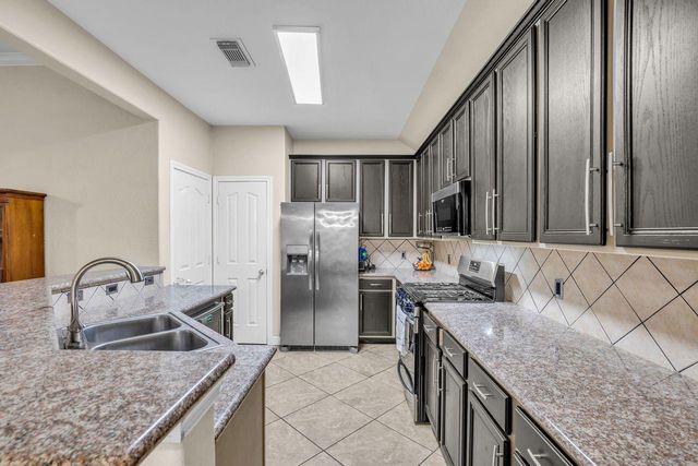 657 26th Avenue N, Texas City, TX 77590