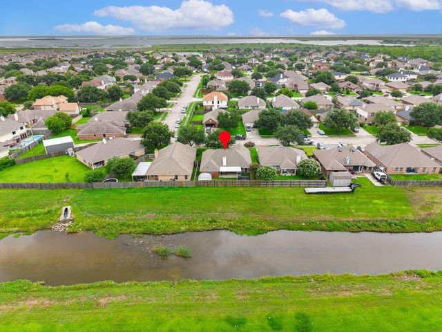 657 26th Avenue N, Texas City, TX 77590