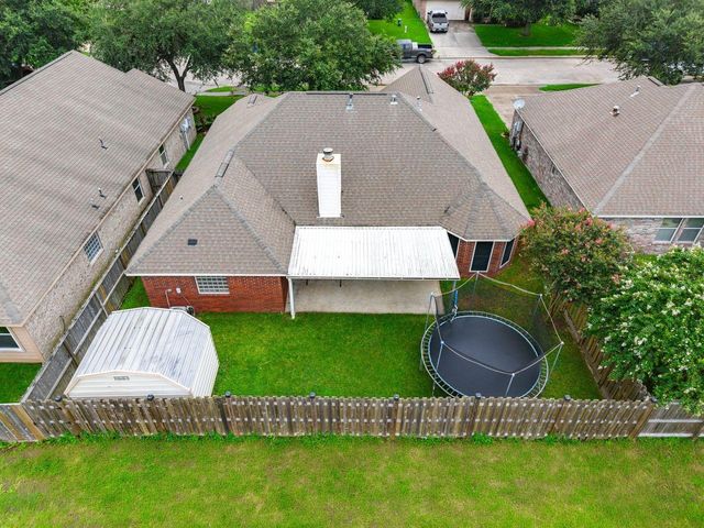 657 26th Avenue N, Texas City, TX 77590