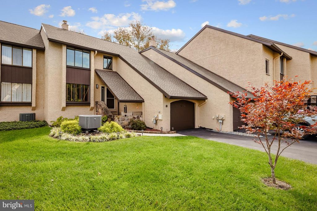 37 GOLF CLUB DR, LANGHORNE, PA 19047 — photo 2