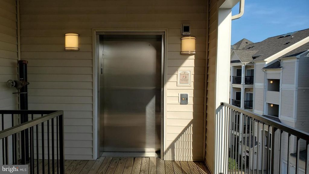 11326 ARISTOTLE DR #4-401, Fairfax, VA 22030