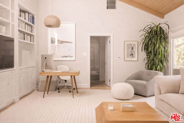 576 E Channel Road, Santa Monica, CA 90402