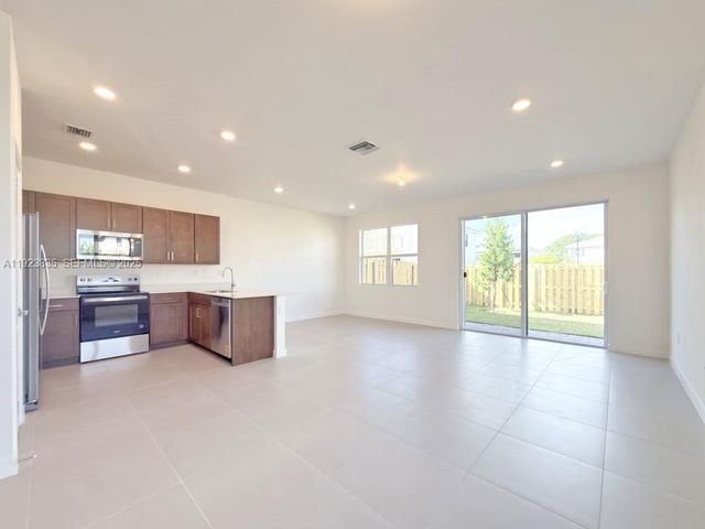 196 NE 13th Ter 0, Homestead, FL 33033