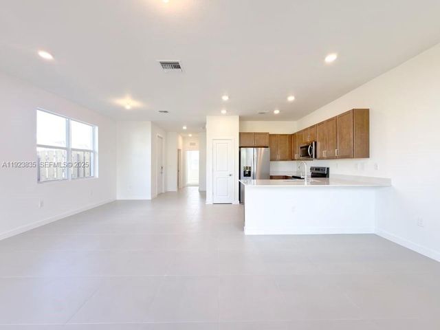 196 NE 13th Ter 0, Homestead, FL 33033