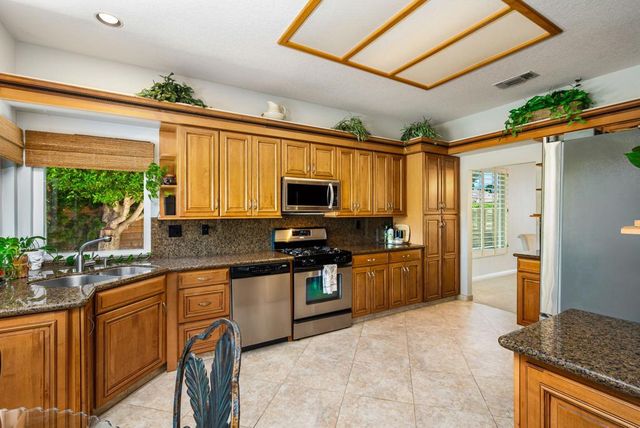 370 Links Drive, Palm Desert, CA 92211