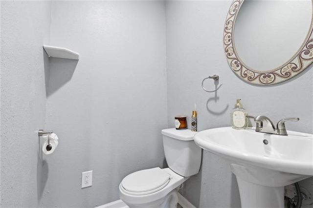 3733 S Thompson Circle, Kansas City, KS 66103