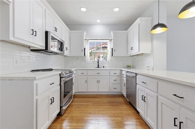 3733 S Thompson Circle, Kansas City, KS 66103