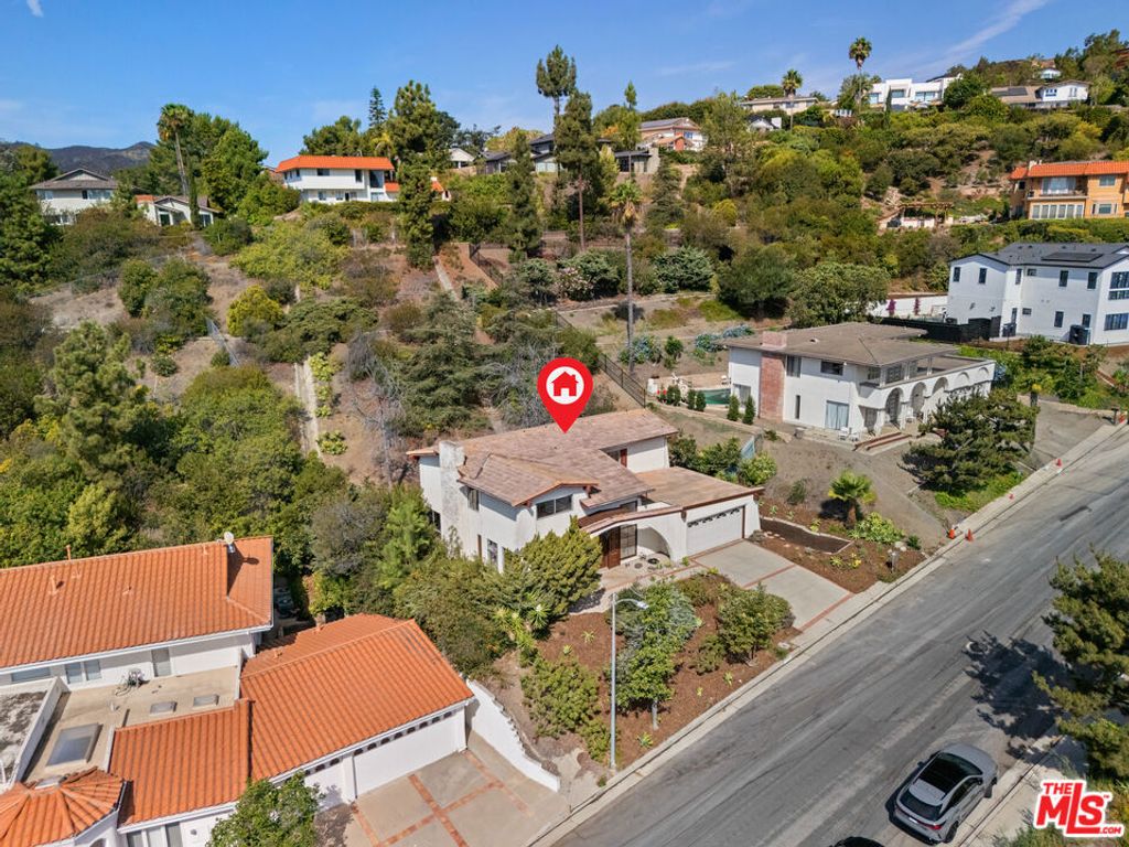 2537 Cordelia Road, Los Angeles, CA 90049 — photo 2