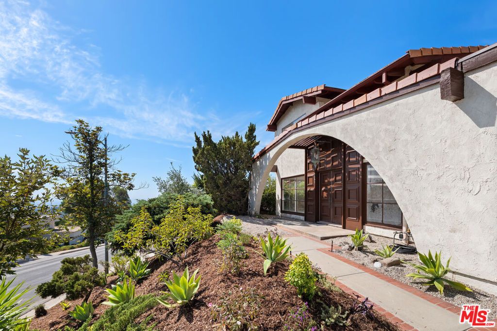 2537 Cordelia Road, Los Angeles, CA 90049 — photo 5