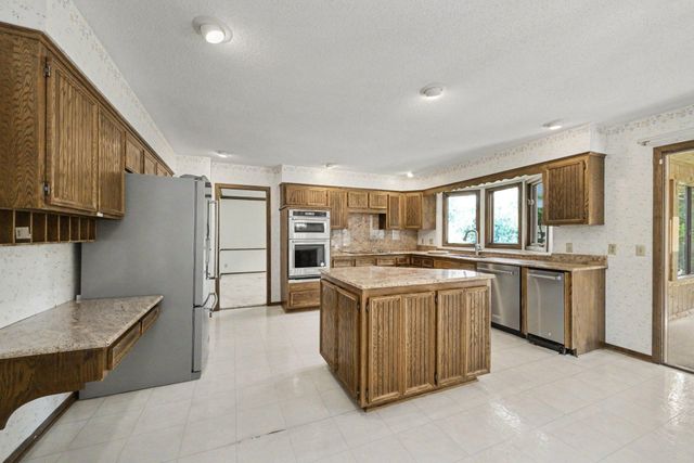 7419 Hyde Park Drive, Edina, MN 55439