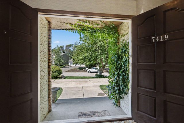 7419 Hyde Park Drive, Edina, MN 55439