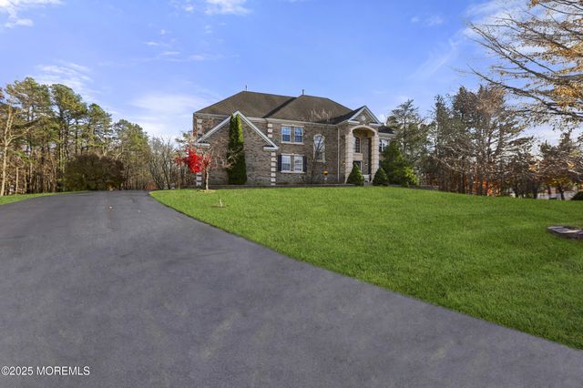 2 Woods Edge Drive, Jackson, NJ 08527