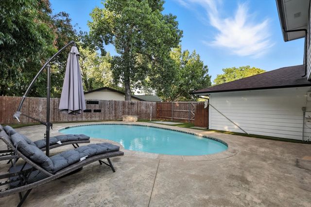 2902 Panhandle Drive, Grapevine, TX 76051