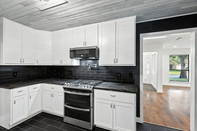 2902 Panhandle Drive, Grapevine, TX 76051