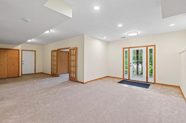 9848 Oak Shore Drive, Lakeville, MN 55044