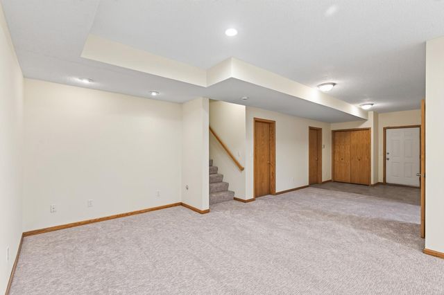 9848 Oak Shore Drive, Lakeville, MN 55044