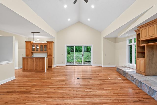 9848 Oak Shore Drive, Lakeville, MN 55044
