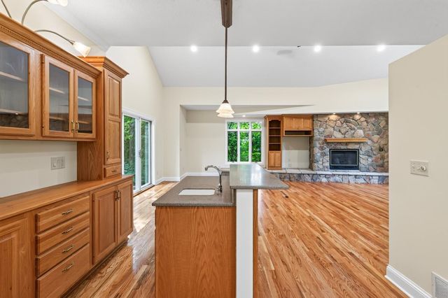 9848 Oak Shore Drive, Lakeville, MN 55044
