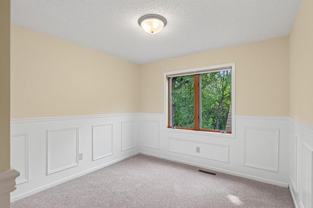 9848 Oak Shore Drive, Lakeville, MN 55044