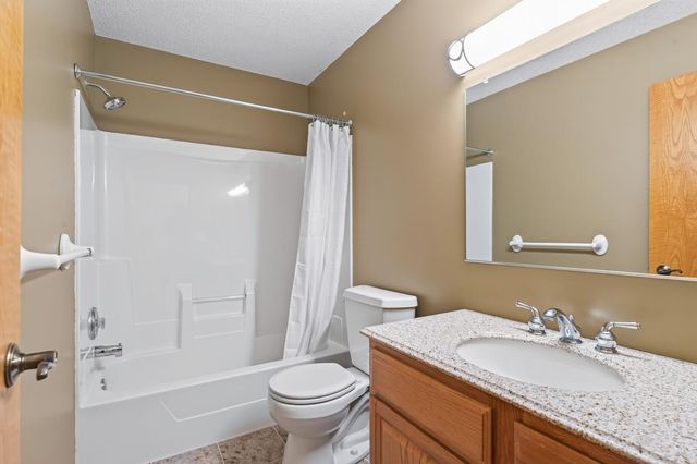 9848 Oak Shore Drive, Lakeville, MN 55044