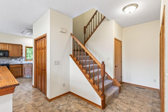 9848 Oak Shore Drive, Lakeville, MN 55044