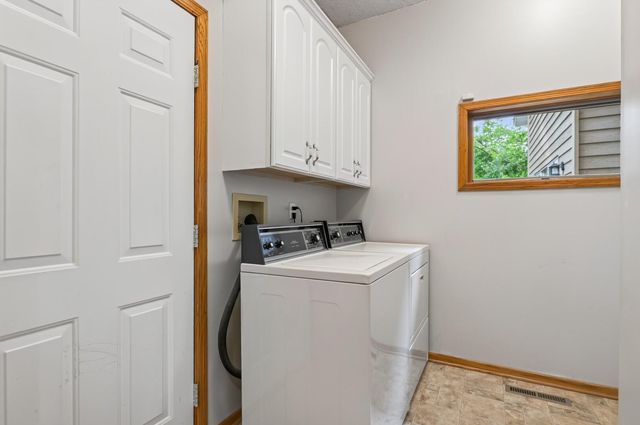 9848 Oak Shore Drive, Lakeville, MN 55044