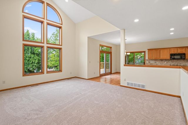 9848 Oak Shore Drive, Lakeville, MN 55044