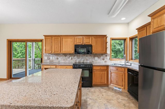 9848 Oak Shore Drive, Lakeville, MN 55044
