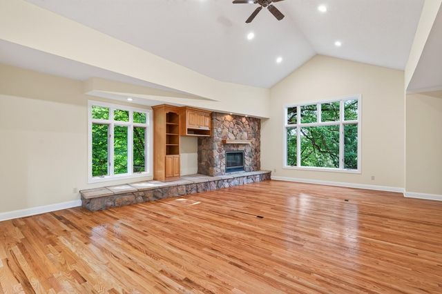 9848 Oak Shore Drive, Lakeville, MN 55044