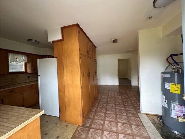 2570 Stadium Drive, Alvin, TX 77511