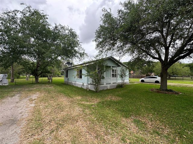 2570 Stadium Drive, Alvin, TX 77511