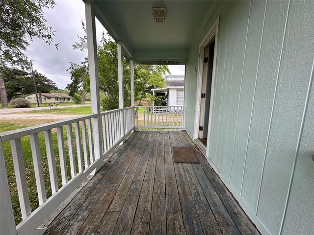 2570 Stadium Drive, Alvin, TX 77511