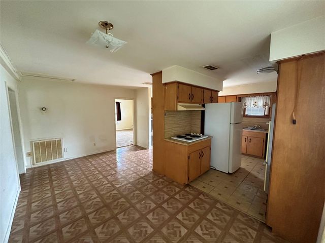 2570 Stadium Drive, Alvin, TX 77511