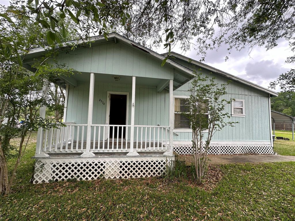 2570 Stadium Drive, Alvin, TX 77511
