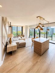 121 NE 34th St 904, Miami, FL 33137