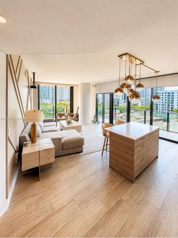 121 NE 34th St 904, Miami, FL 33137