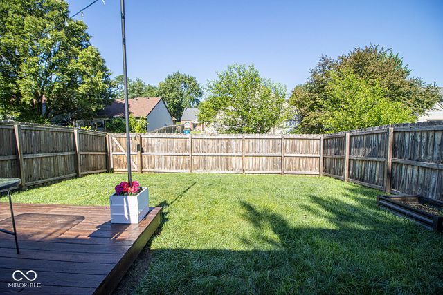 9709 River Oak Lane E, Fishers, IN 46038