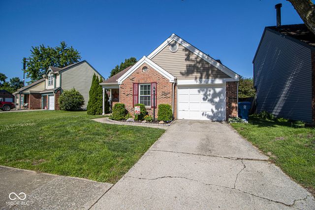 9709 River Oak Lane E, Fishers, IN 46038