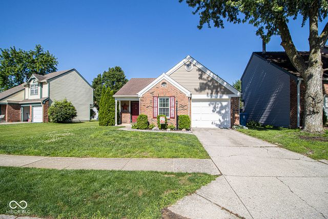 9709 River Oak Lane E, Fishers, IN 46038