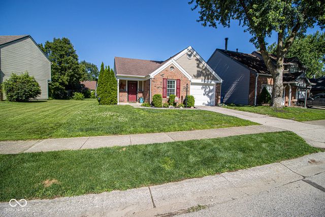 9709 River Oak Lane E, Fishers, IN 46038
