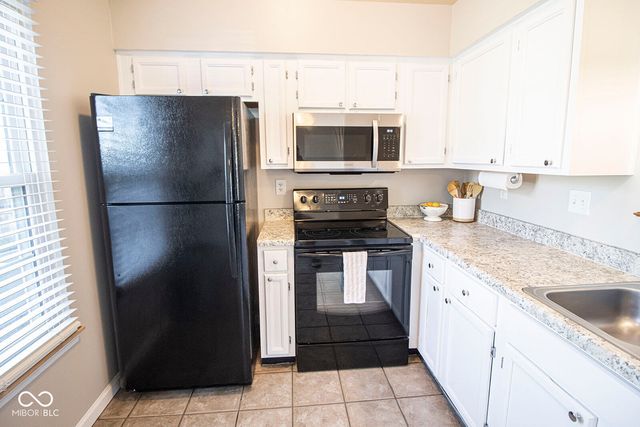 9709 River Oak Lane E, Fishers, IN 46038
