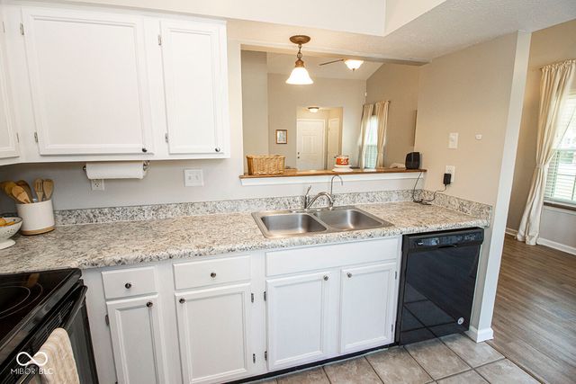 9709 River Oak Lane E, Fishers, IN 46038