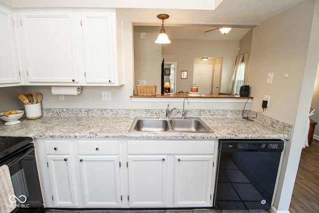 9709 River Oak Lane E, Fishers, IN 46038