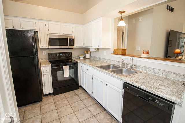 9709 River Oak Lane E, Fishers, IN 46038