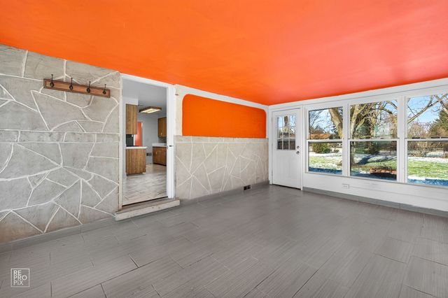 304 E Golf Road, Mount Prospect, IL 60056