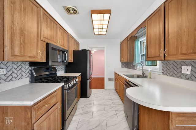 304 E Golf Road, Mount Prospect, IL 60056