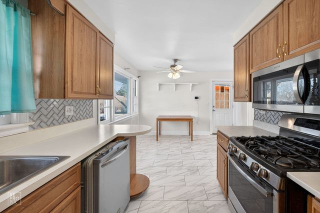 304 E Golf Road, Mount Prospect, IL 60056